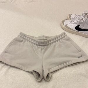 Aritzia TNA Sweatfleece Cozy Fleece Boyfriend FitWomen's Light Gray Shorts